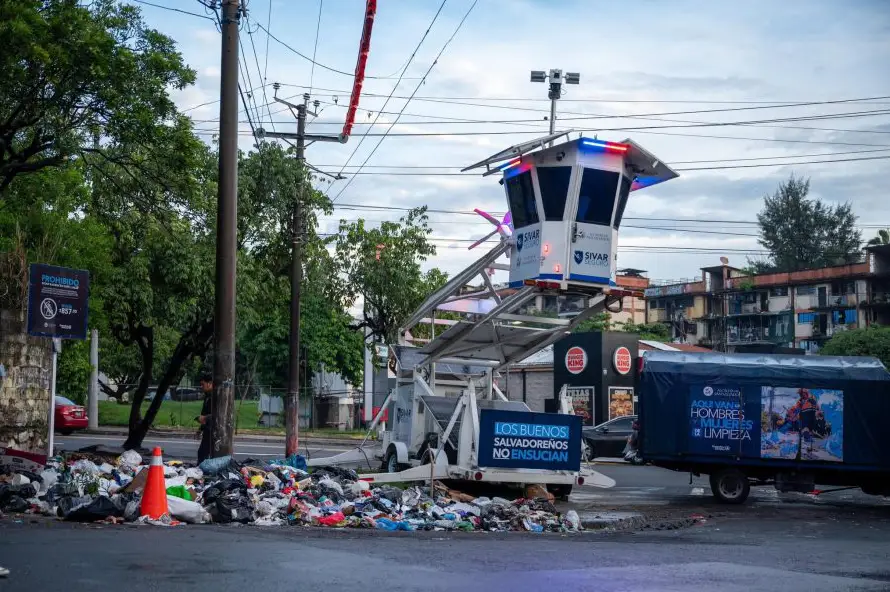 Alcaldía de San Salvador instalará 300 nuevas cámaras y más de 50 parlantes inteligentes para fortalecer Sívar Seguro