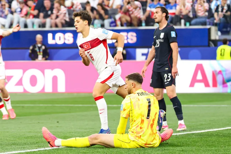Estados Unidos cae 3-2 ante Turquía en el último minuto, pero logra clasificar