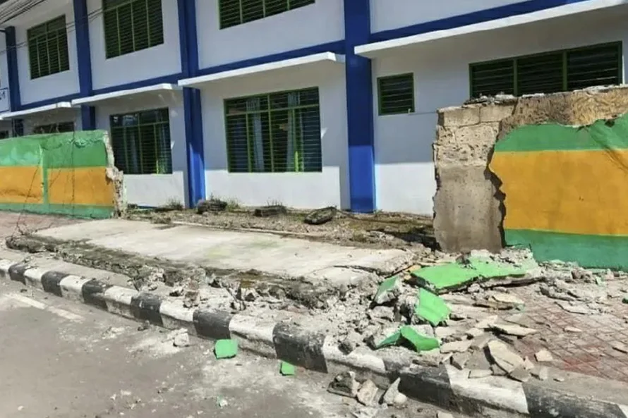 Cerca de 40 fallecidos y 4 millones de niños sin escuela por el sismo de 7.8 en Filipinas