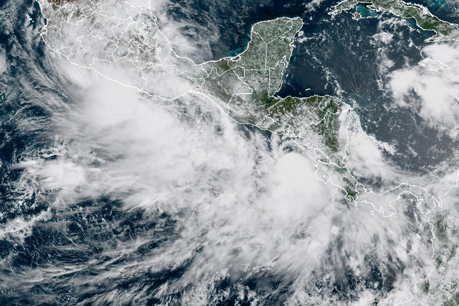 Depresión Tropical Tres-E se forma frente a Centroamérica y podría convertirse en tormenta tropical el martes