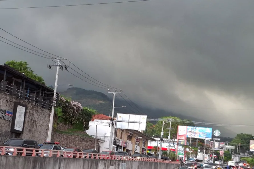 Lluvias y tormentas continuarán este viernes mientras Marn vigila posible baja presión