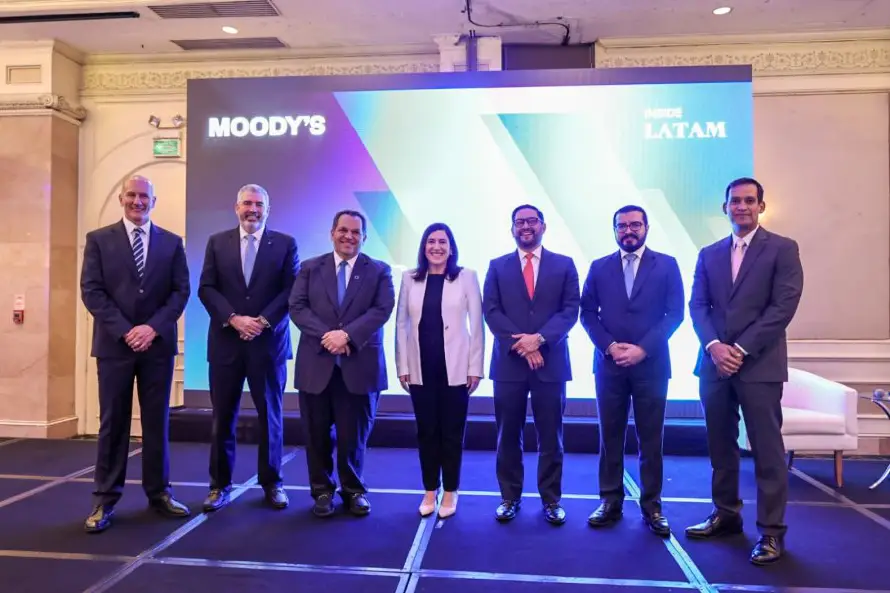 Banco Integral presente en el diálogo sobre el futuro de la banca salvadoreña