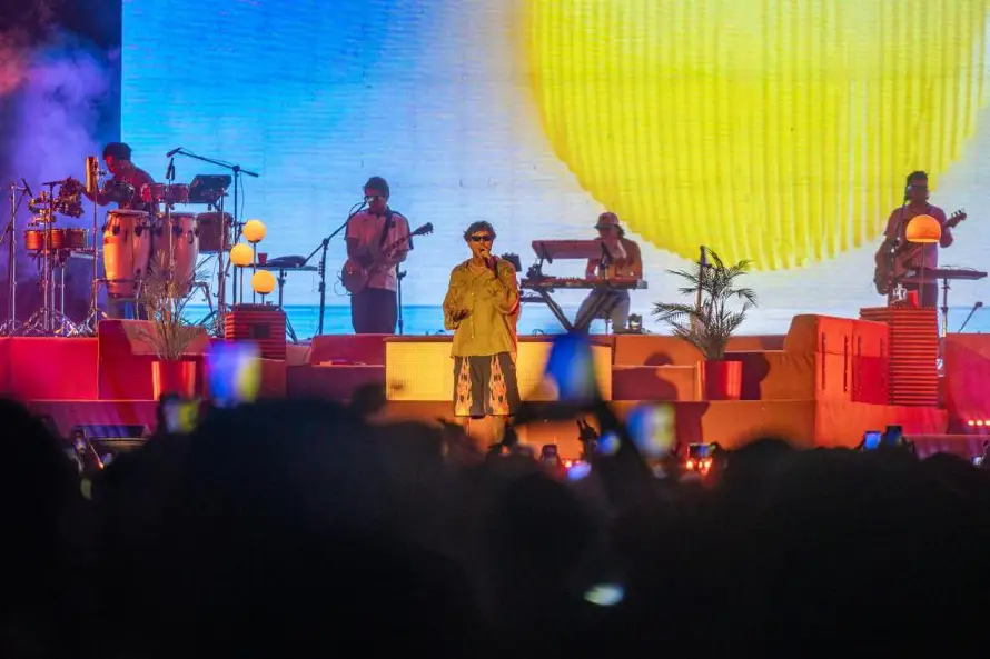 Rawayana armó el "descontrol" en El Salvador en una noche de puro trippy pop