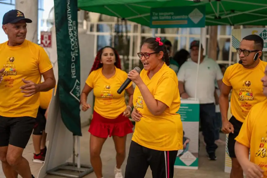 Mega Dance Revival cumplió promesa a niños del Hogar Padre Vito Guarato