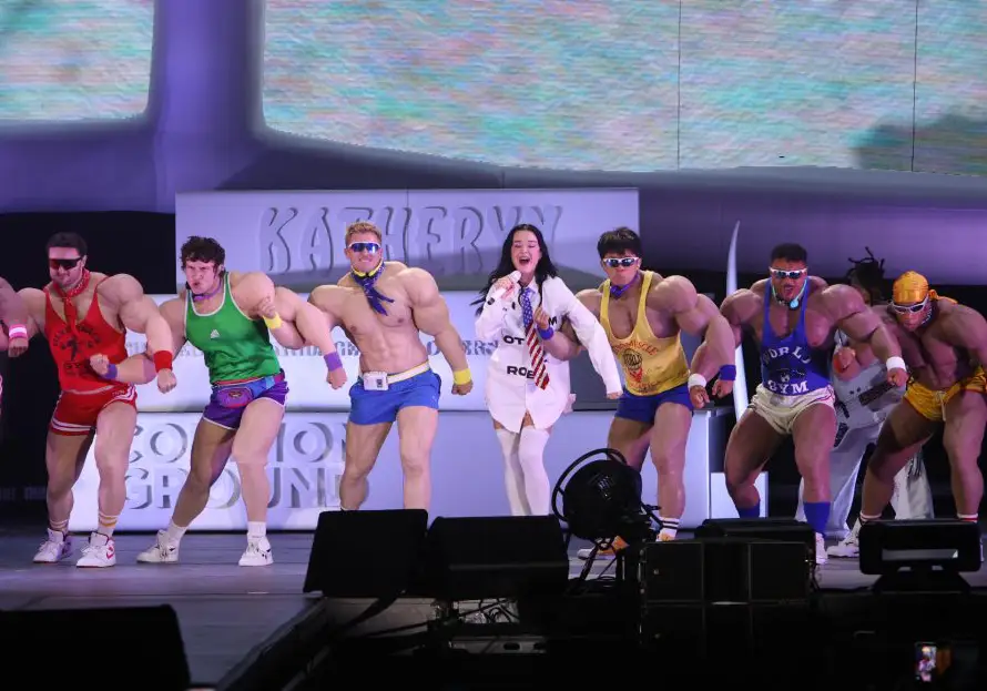 Katy Perry divierte con su universo interactivo en "The Lifetimes Tour"