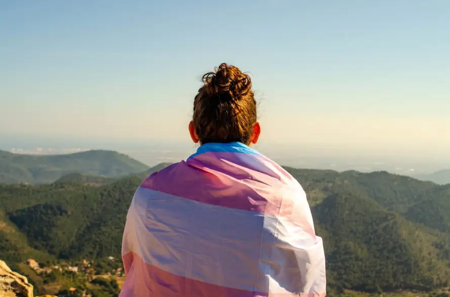 Corte Suprema de EEUU respalda leyes que prohíben a atletas trans competir en equipos femeninos