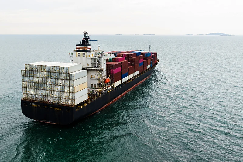 Exportadores salvadoreños esperan alivio en fletes tras apertura del estrecho de Ormuz