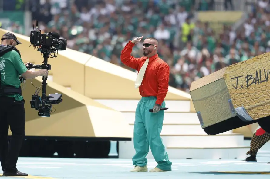 J Balvin y Westcol recuerdan el clásico "I Like To Move It" en su nuevo tema "Godzila"