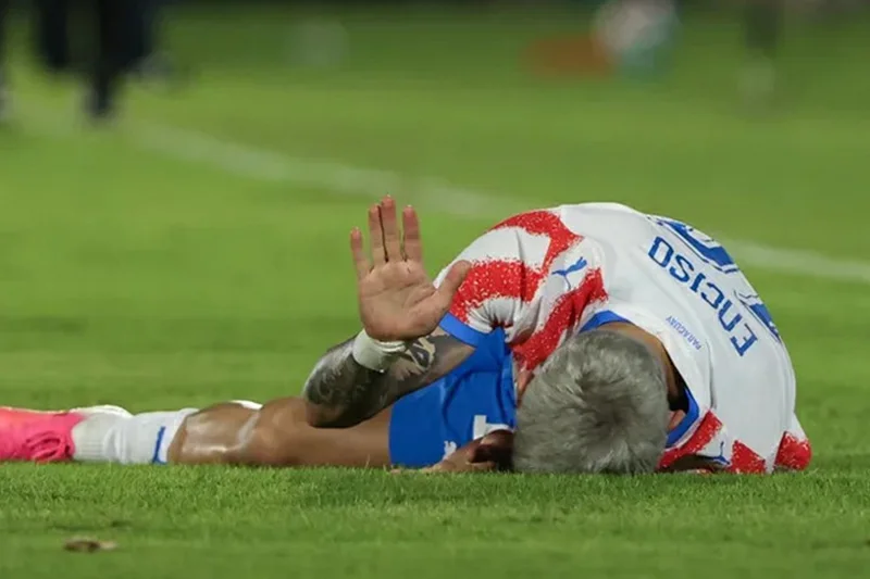 Enciso promete que Paraguay seguirá luchando por el sueño de jugar el Mundial