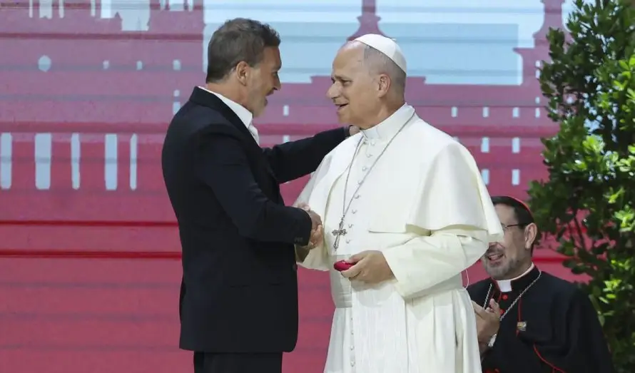 Antonio Banderas con el papa: "El arte debe ser un alternativa a la violencia"