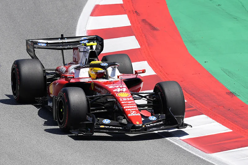 Hamilton logra su primer triunfo con Ferrari al ganar en Montmeló