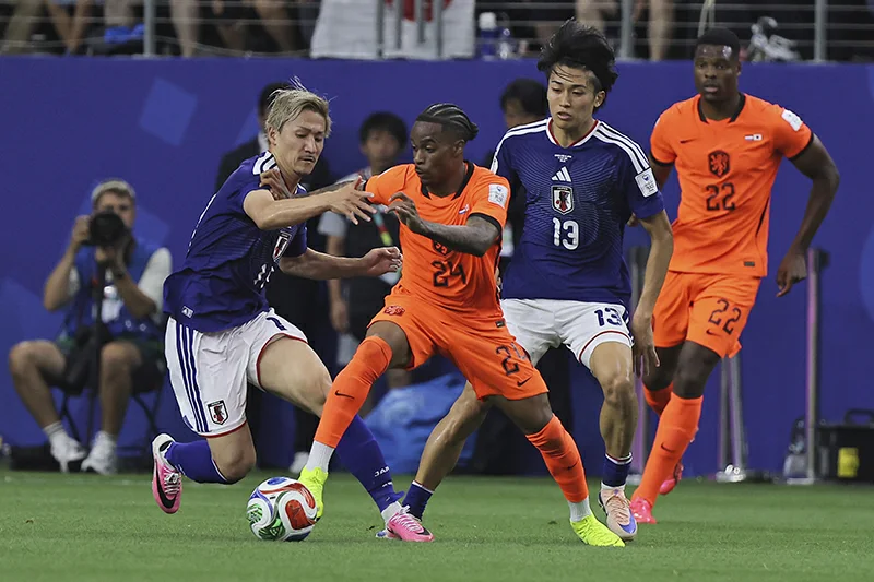 Japón le niega la victoria a Koeman con tenacidad y resiliencia