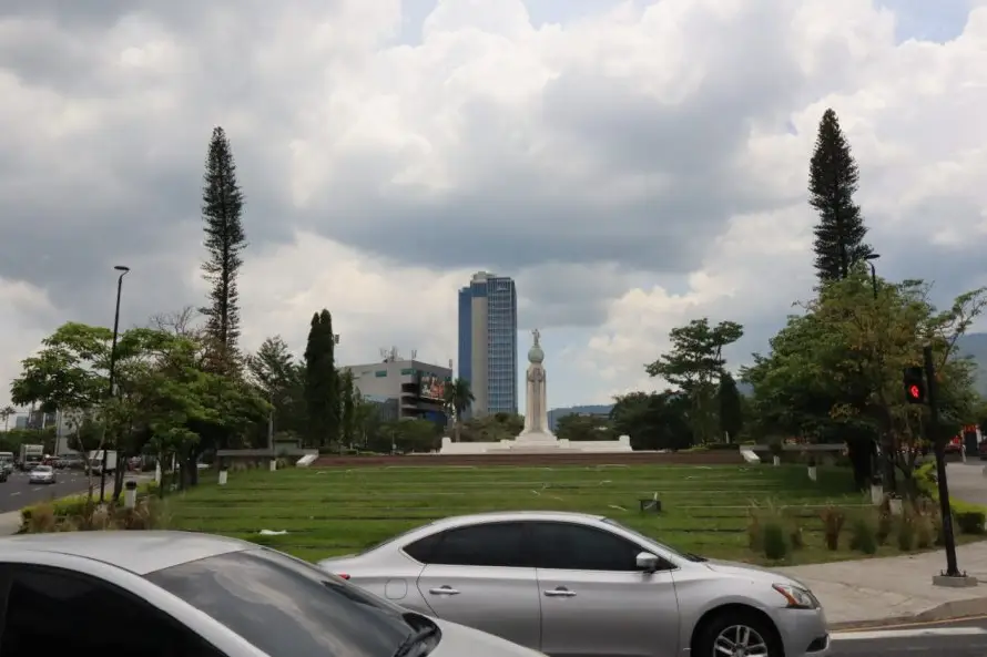 Ambiente muy cálido continuará este jueves pese a probabilidad de lluvias por la tarde