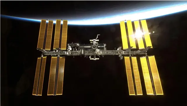 NASA prepara a la tripulación de la EEI para una posible evacuación ante una fuga de aire