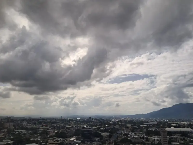 Cristina se mantiene frente a Centroamérica y prolongaría las lluvias hasta el jueves