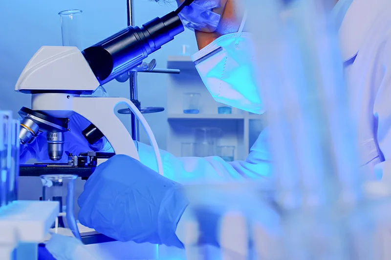 El Salvador lidera el gasto regional en salud y busca su espacio en el sector 'Life Sciences'