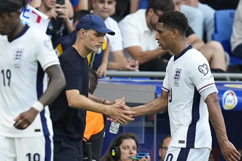 Roban las botas y los balones de la selección inglesa antes de su llegada a Kansas City