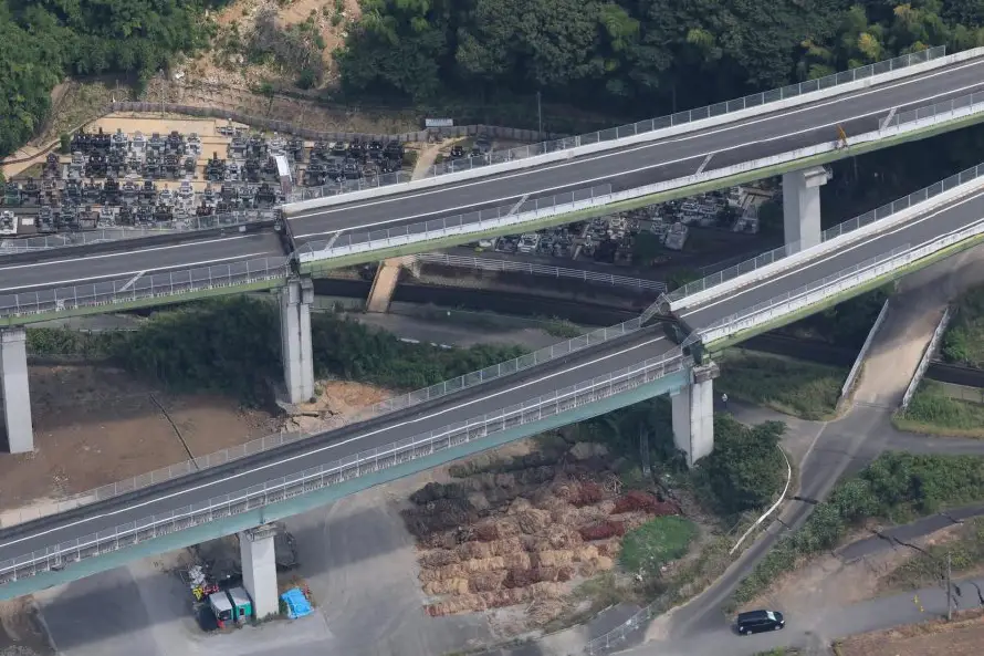 Terremoto deja 34 muertos y golpea industria tecnológica de Japón