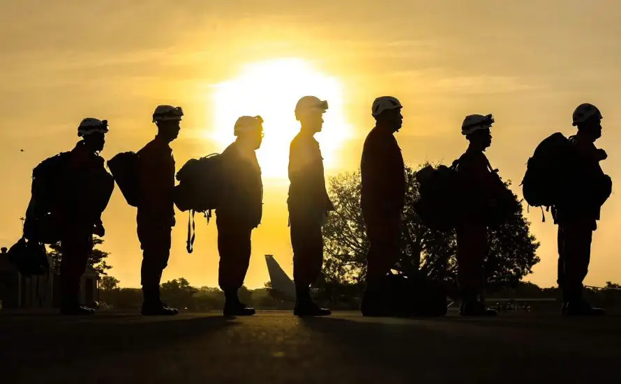 El Salvador manda cinco toneladas más de ayuda humanitaria y relevará 120 rescatistas en Venezuela