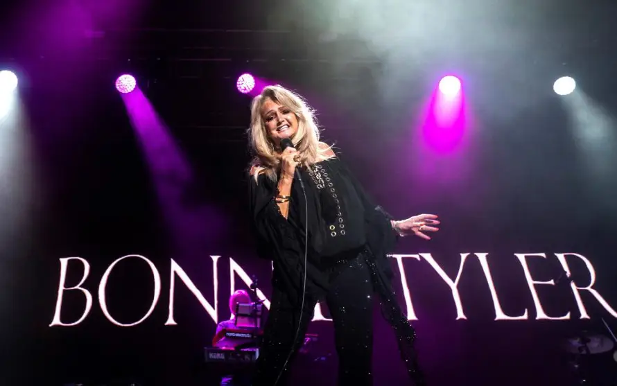 Las cuatro canciones que convirtieron en mito la voz ronca de Bonnie Tyler
