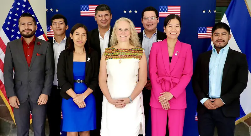 EE.UU. entrega becas a siete salvadoreños seleccionados para los programas Fulbright y Humphrey 2026