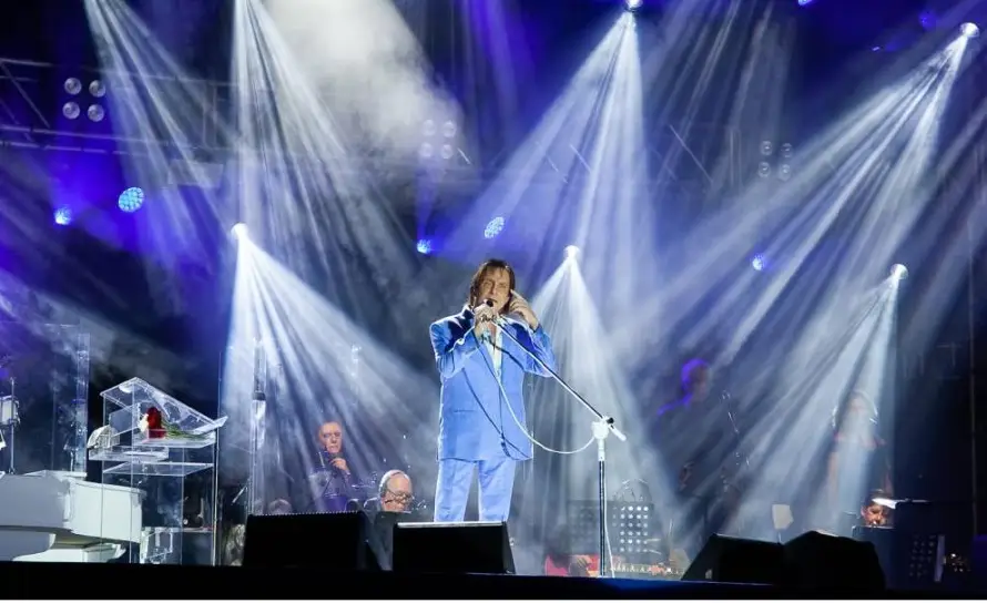 Hospitalizan al cantante brasileño Roberto Carlos, pero no fue una emergencia
