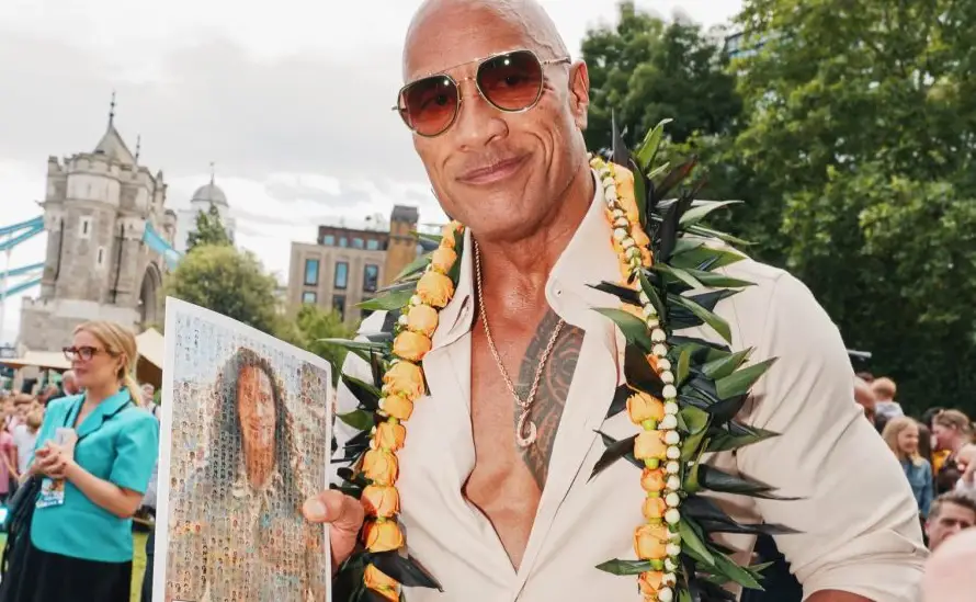 Dwayne Johnson, de Disney a ser un especialista en motos en nueva película