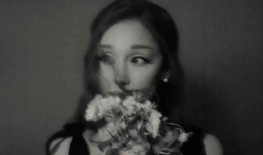Ariana Grande muestra su rabia en su nuevo álbum "Petal" y la crítica lo aplaude