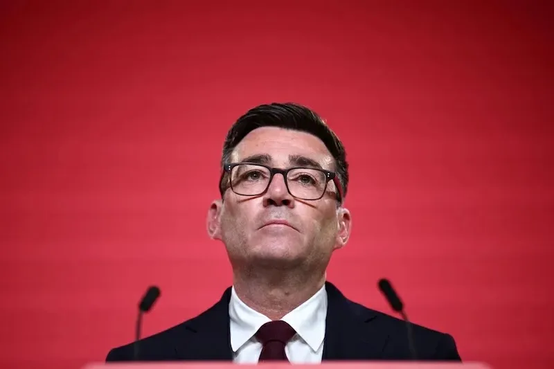 Andy Burnham asume como primer ministro de Reino Unido tras la dimisión de Keir Starmer