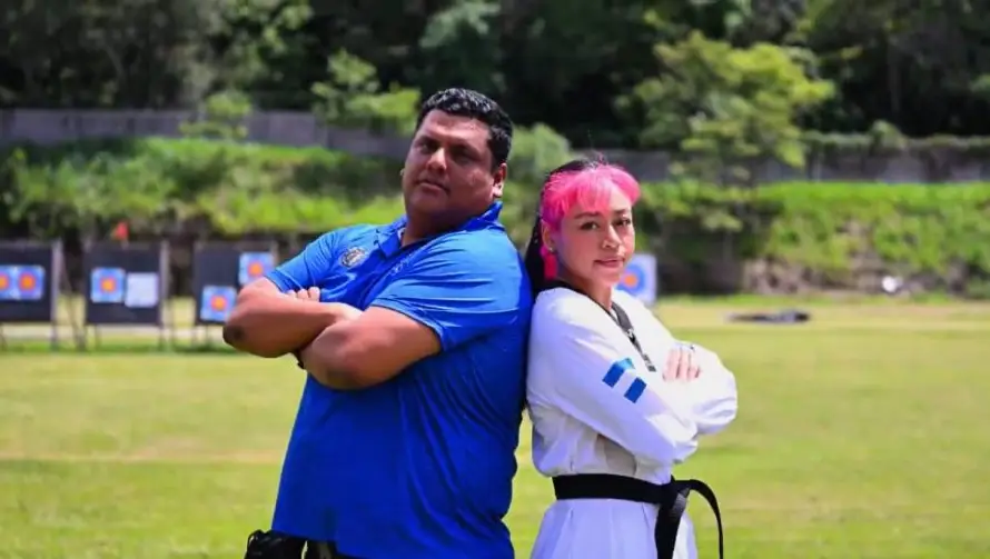 El arquero Roberto Hernández y la taekwondista Alisson Montano portarán la bandera de El Salvador en Santo Domingo 2026