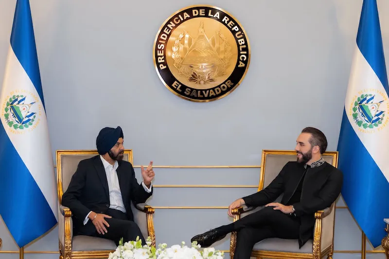 Bukele recibe a presidente del Banco Mundial quien visitó proyectos en El Salvador