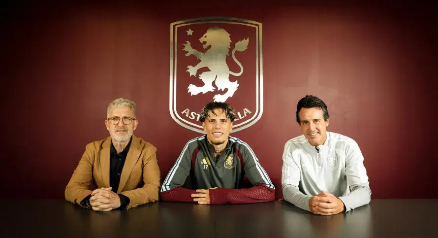 El delantero argentino Alejandro Garnacho jugará cedido en Aston Villa esta temporada