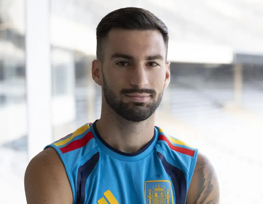 Álex Baena, centrocampista de España: “¿Presión? Es un partido de fútbol más, tenemos que estar tranquilos”