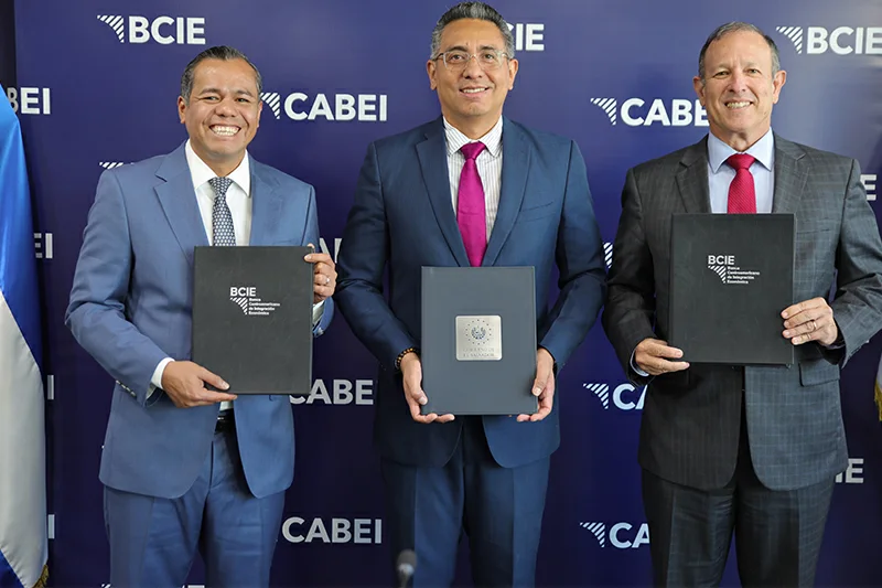 BCIE y El Salvador firman convenio para préstamo de $155 millones destinado a infraestructura vial
