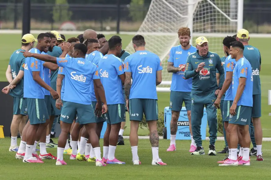 Ancelotti cree que la selección "no necesita" astros, sino jugadores que aporten al equipo