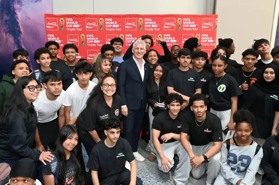 Más de 21,000 jóvenes latinos se capacitan para la industria deportiva con el Mundial 2026