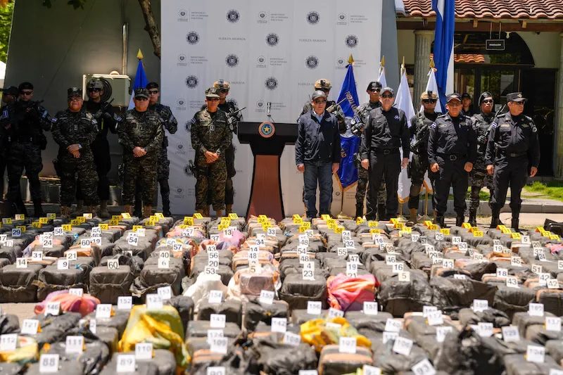 Autoridades presentan histórico decomiso de 6.68 toneladas de cocaína