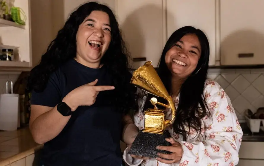 Carol Hills y Nati Bernal redefinen el éxito con el tema "Mi mejor Grammy"