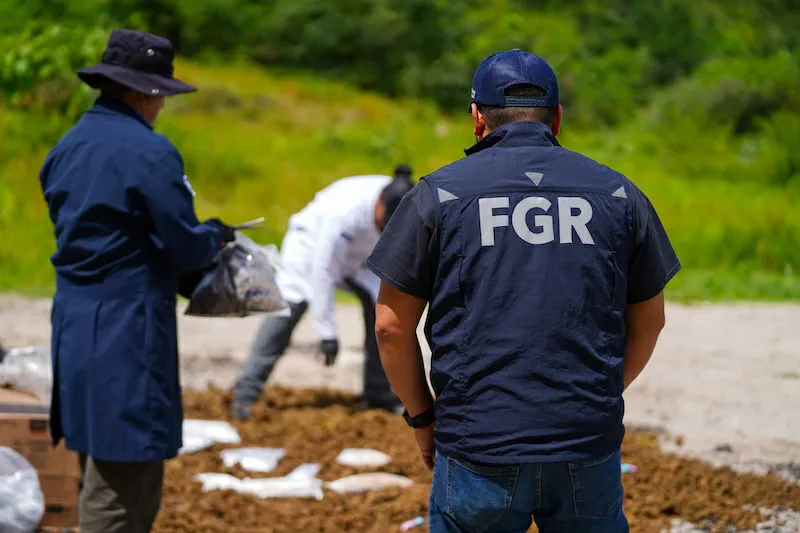 Fiscalía y PNC destruyen droga decomisada en 16 casos de narcotráfico en El Salvador