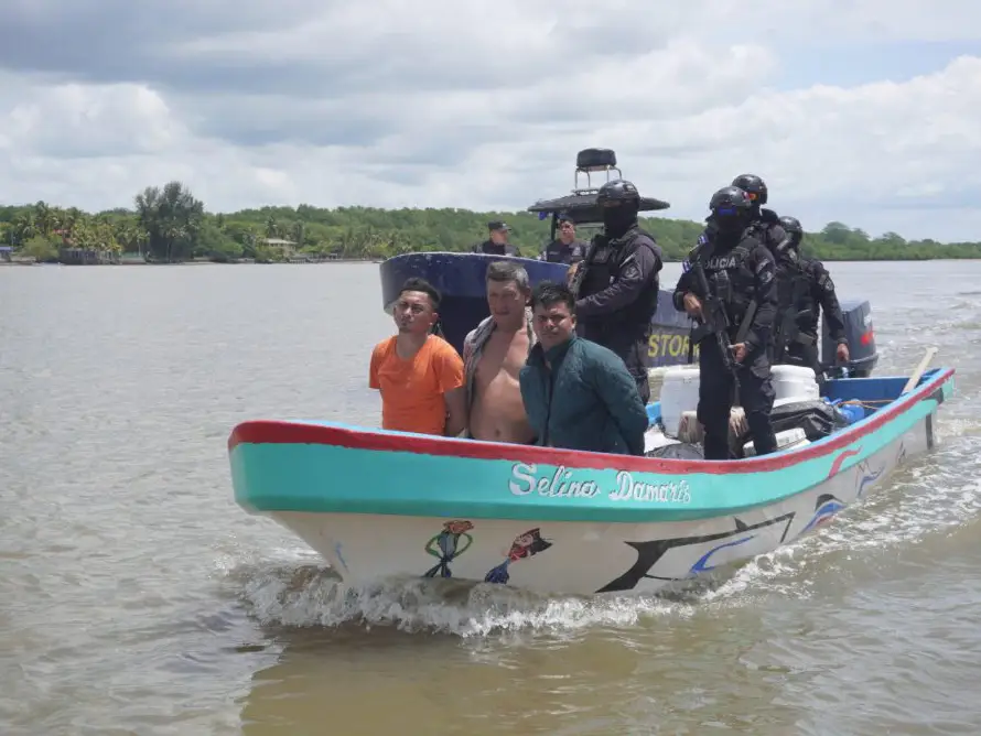 Dos salvadoreños y un guatemalteco reciben 15 años de prisión por traficar 360 kilos de cocaína