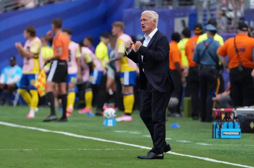 Francia e Inglaterra buscan ánimo en el partido de consolación
