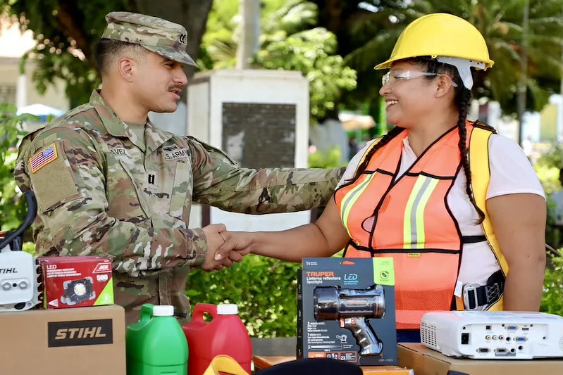 Embajada de Estados Unidos entrega equipo para emergencias en Ahuachapán Norte