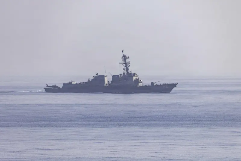 EEUU lanza "fuertes" ataques contra Irán en respuesta a las "agresiones" contra buques en Ormuz