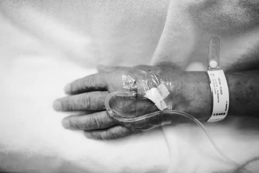 Francia aprueba definitivamente la ley que legaliza la eutanasia y el suicidio asistido