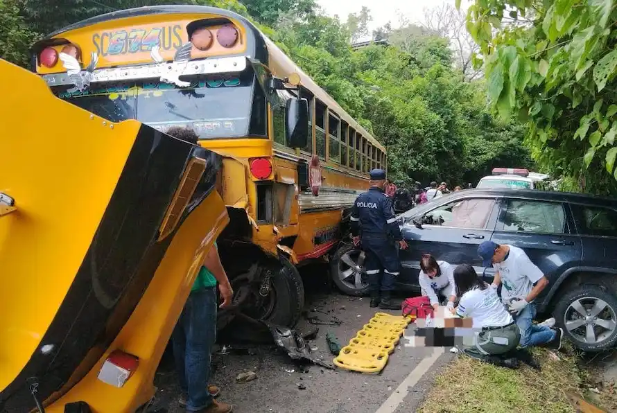Accidente de tránsito en Comasagua deja una persona lesionada y genera congestión vehicular
