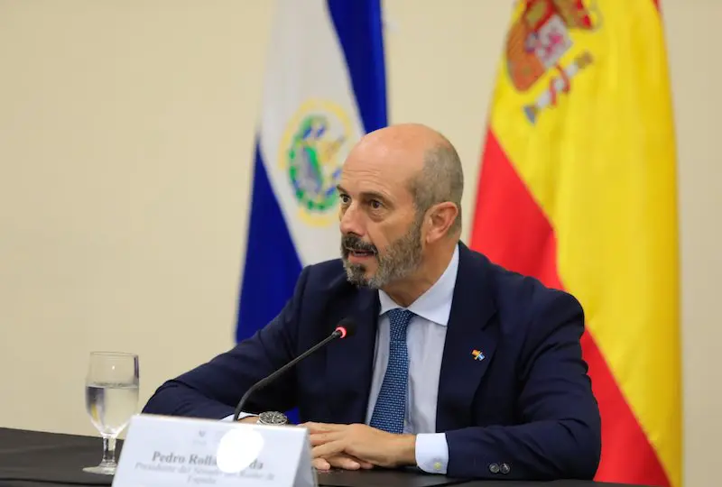 Canciller salvadoreña recibe al presidente del Senado de España y delegación de senadores