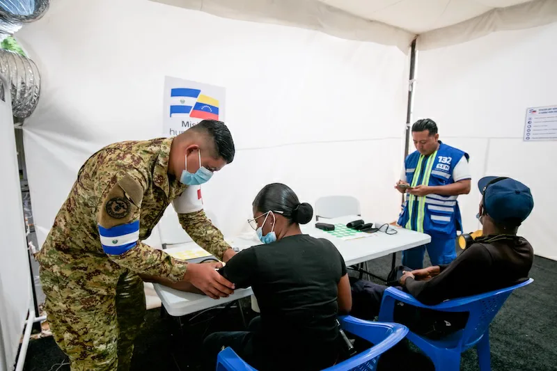 El Salvador instala un hospital de campaña en La Guaira, Venezuela