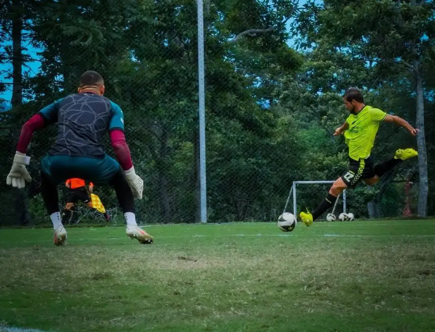 Internacional Santa Tecla cae ante Saprissa en amistoso de pretemporada en Costa Rica
