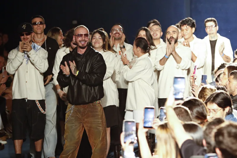 J Balvin inaugura Colombiamoda 2026 con una colección inspirada en la identidad colombiana