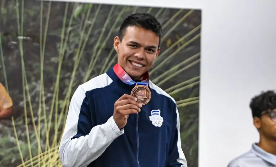 El Salvador suma otras dos medallas de bronce con Marina Spadoni en natación y Jorge Girón en ajedrez